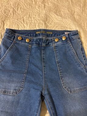 MICHAEL KORS Midwash Blue High-Rise Jeans with Gold-Tone Buttons sz 2